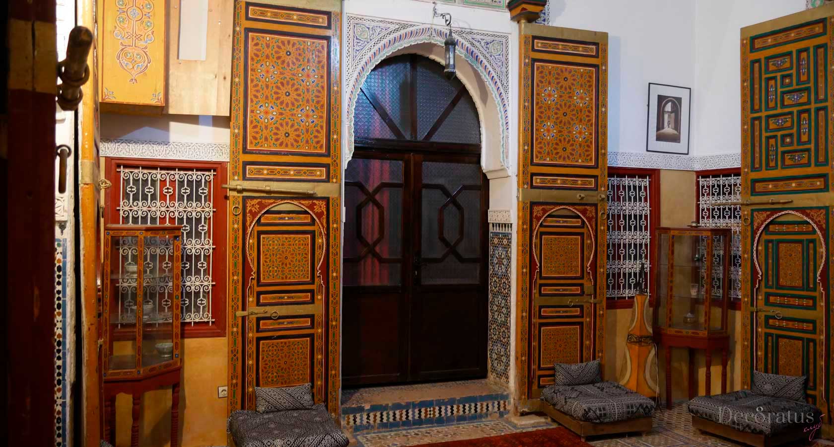 Гарем - здание риада традиционного марокканского дома в Мекнесе в Марокко