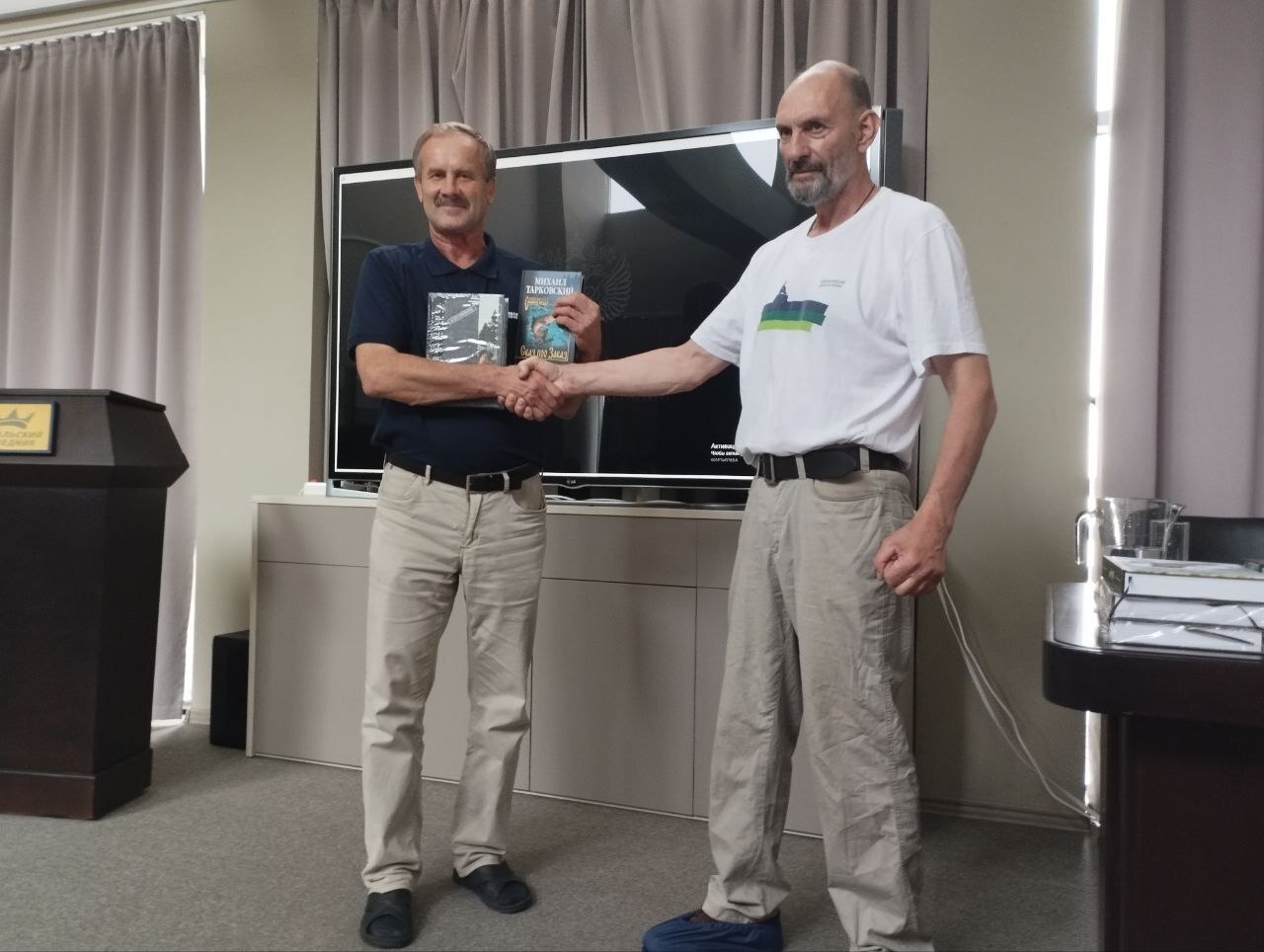 Писатель Михаил Тарковский представил свои произведения на встрече в визит-центре «Байкал заповедный».