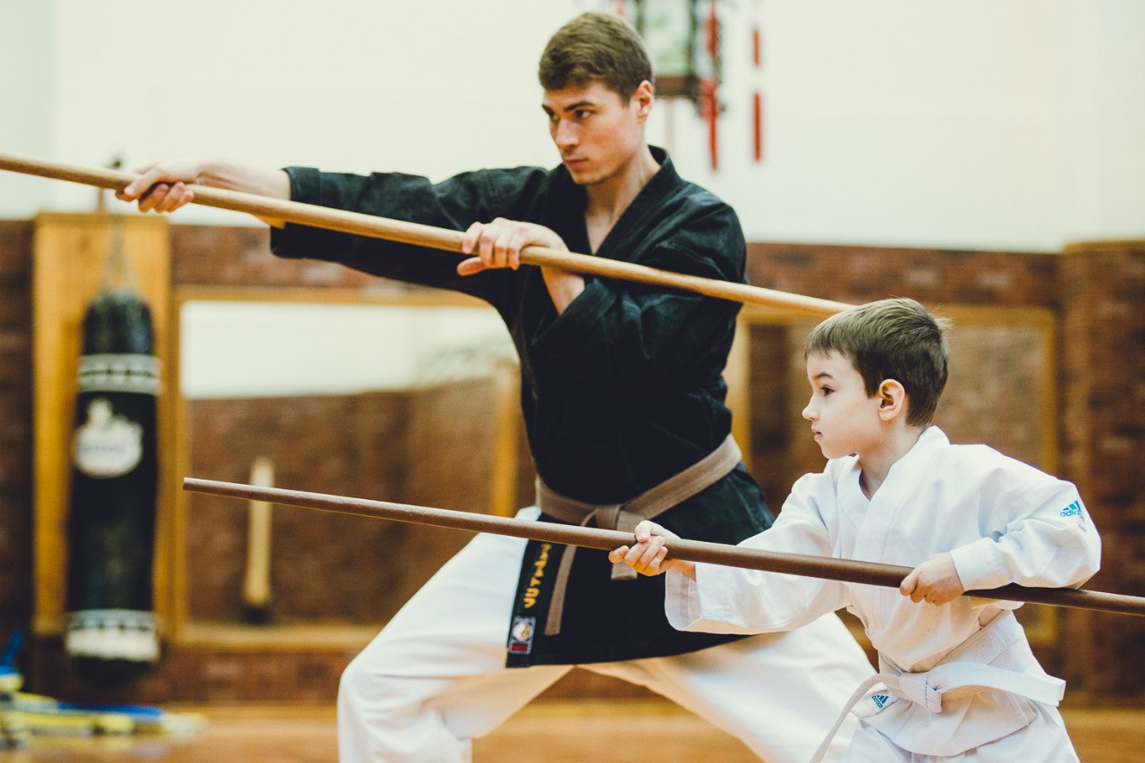 Тренировки карате. Окинава школа. Окинава кобудо кратко. Биты Окинава. Hanashiro Tomo Okinawa Karate.