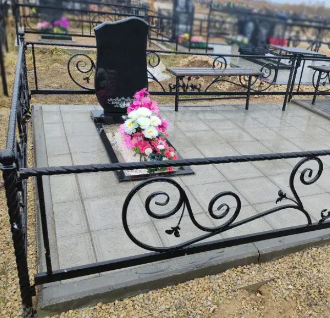 Установка памятника с заливкой бетонной плиты