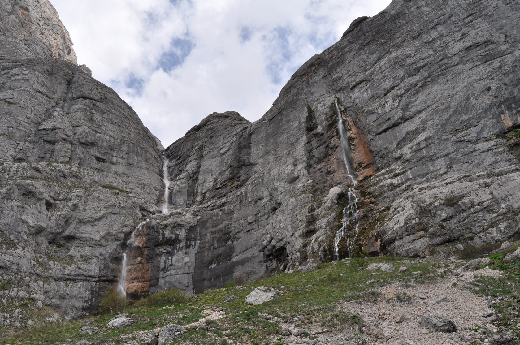 Вода апшеронск. Водопадистый Пшехский водопад. Пшехский водопад и гора Фишт. Пшехский водопад Адыгея. Фишт гора и Водопадистый.
