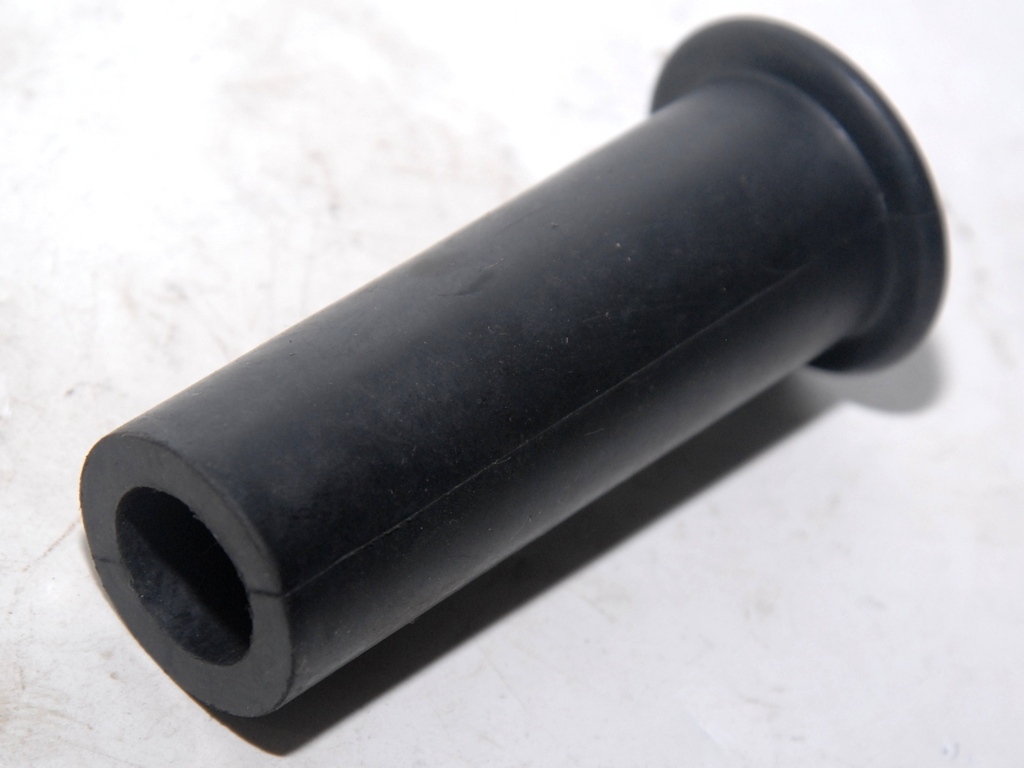 Резиновая втулка рессоры под кабину камаз 5320. Втулка рессоры кабины камаз. Втулка кабины камаз. Втулка кабины камаз. Втулка кабины камаз 6520 евро 4.