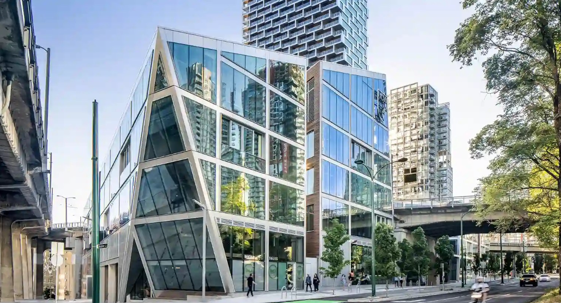 ¡Transforma tu futuro en Canadá con el MBA de University Canada West! Estudiarás sin importar tu título, ahorrarás con becas automáticas y dominarás áreas de alta demanda global.