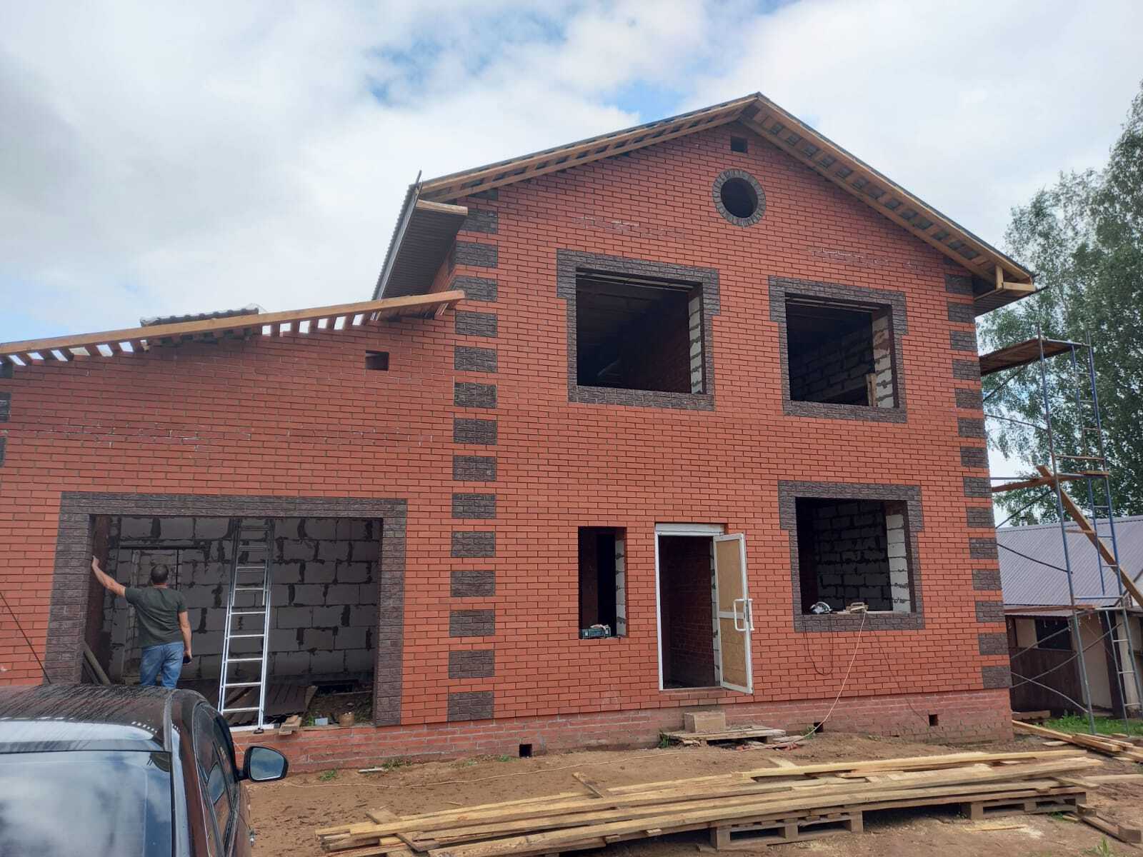 Индивидуальный двухэтажный жилой дом с гаражом, площадью 140 кв.м.