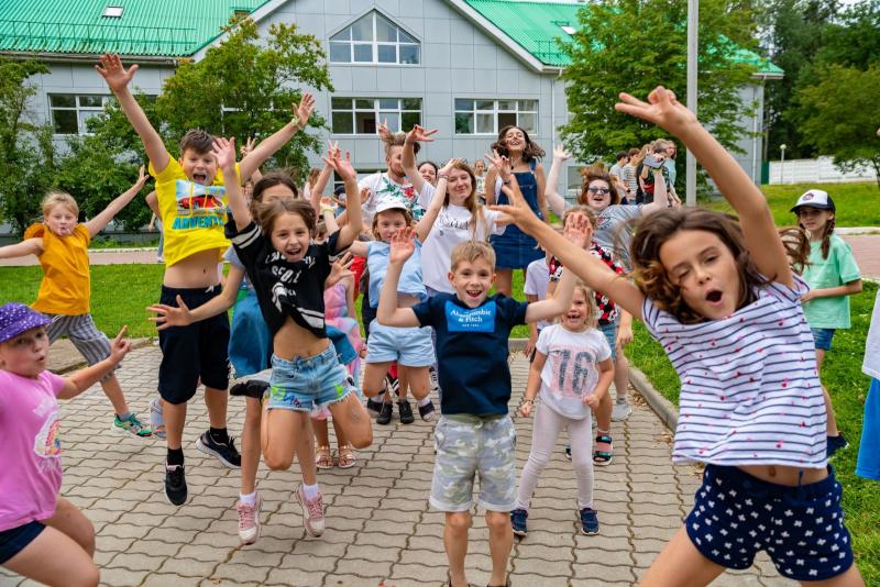 Летом в подмосковье с детьми. Евроклуб детский лагерь. Лагерь в Подмосковье. Детский лагерь в Подмосковье. Детские лагеря в Подмосковье.