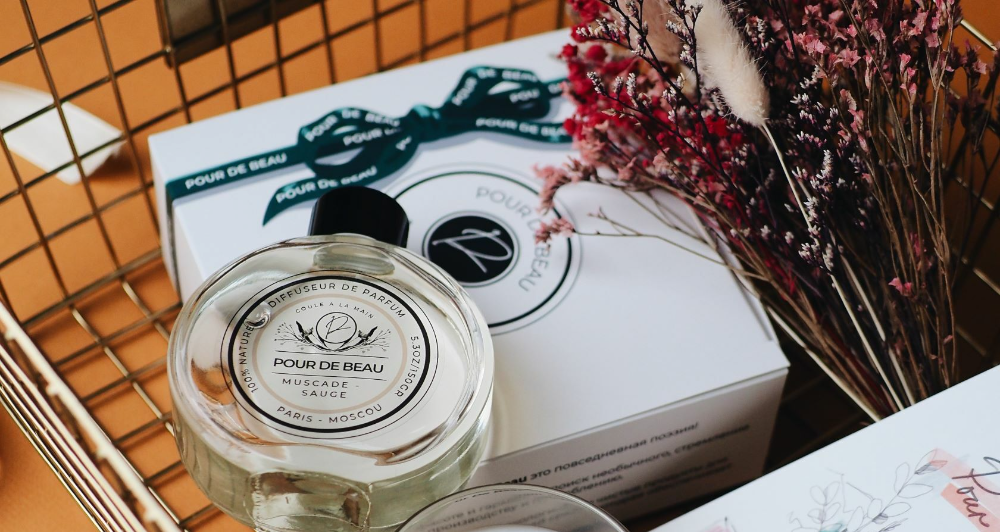 подарки с красивыми коробками, диффузором и праздничным настроением