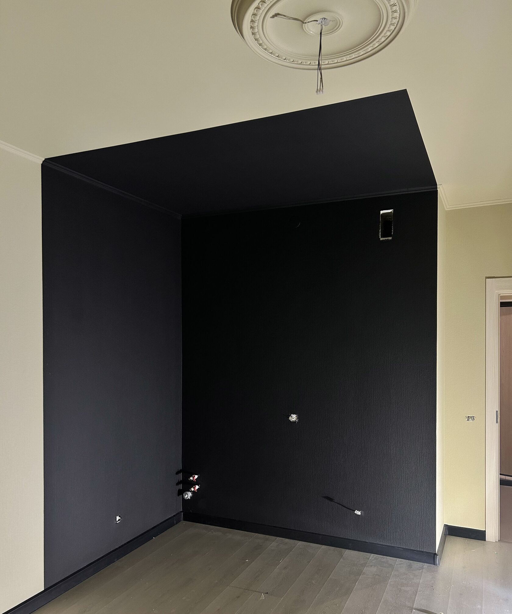 Малярные работы, покраска и поклейка обоев черный колор бокс color box