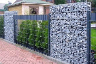 Деревянный забор для частного дома. Фото декоративных конструкций