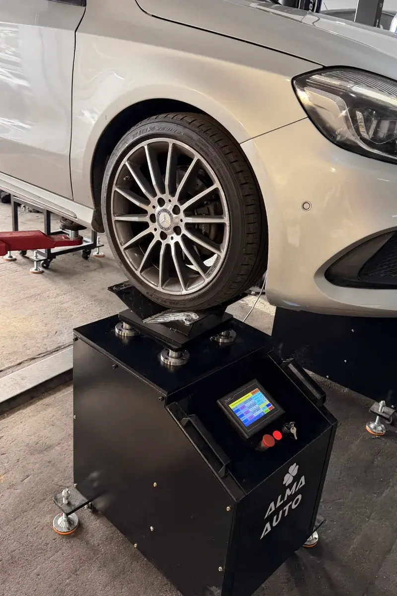 Car wheel on a vibration platform