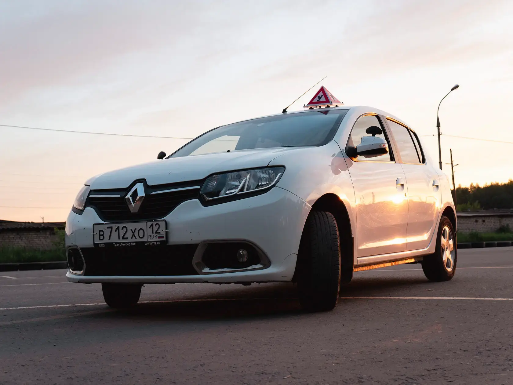 Renault Sandero — учебный автомобиль автошколы Учебный центр