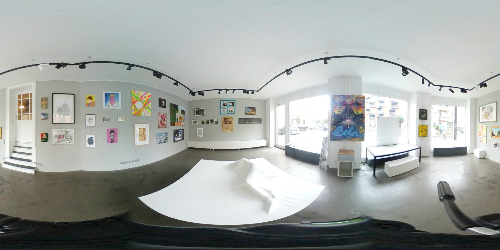 360 Grad Blick in die Corona Ausstellung des erstererster