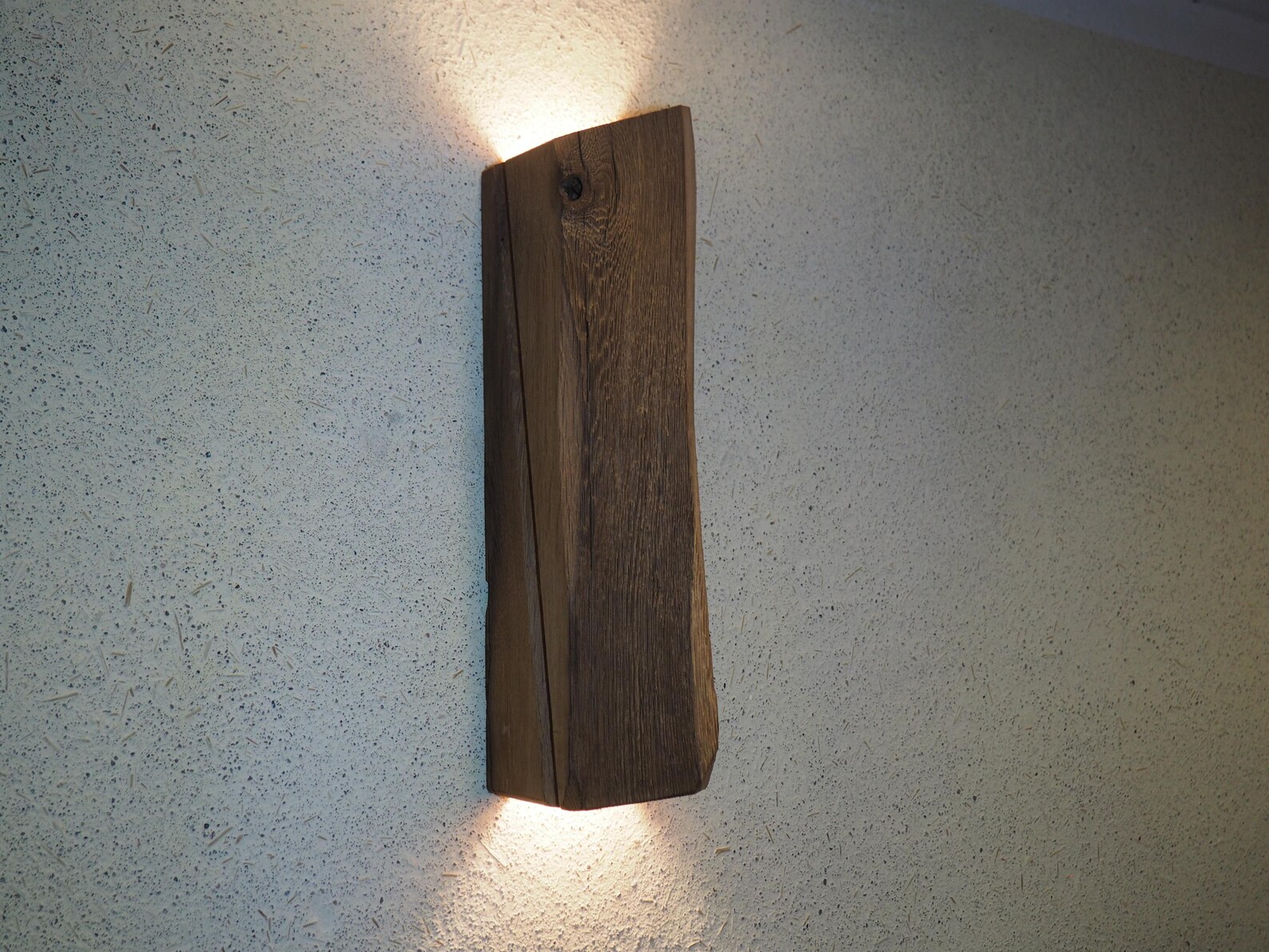 настенный светильник ручной работы немецкого мастера из 300 летнего дуба.