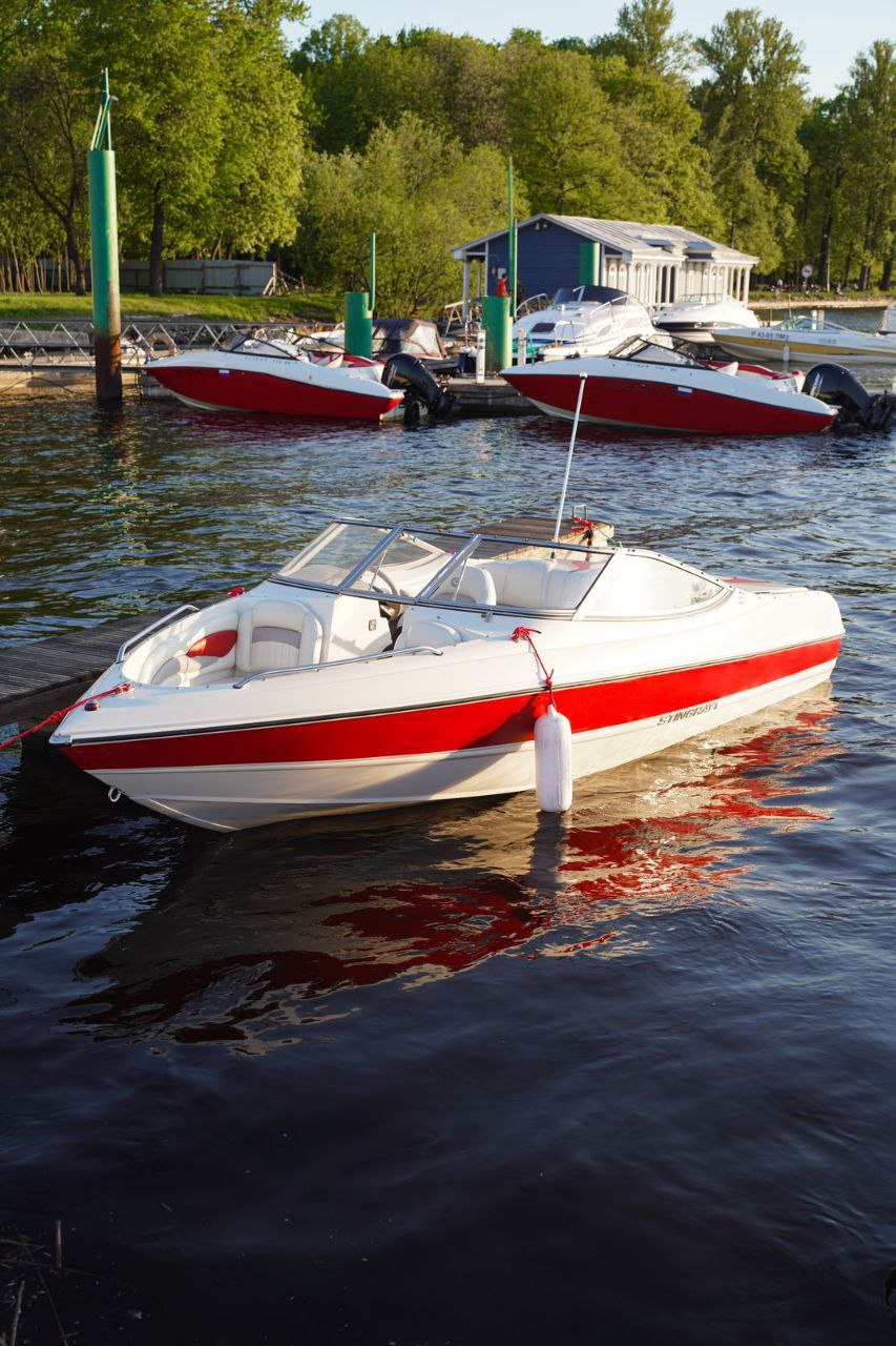 Аренда катера Stingray на причале в Санкт-Петербурге