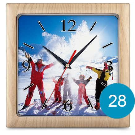 модель пластиковых часов 28