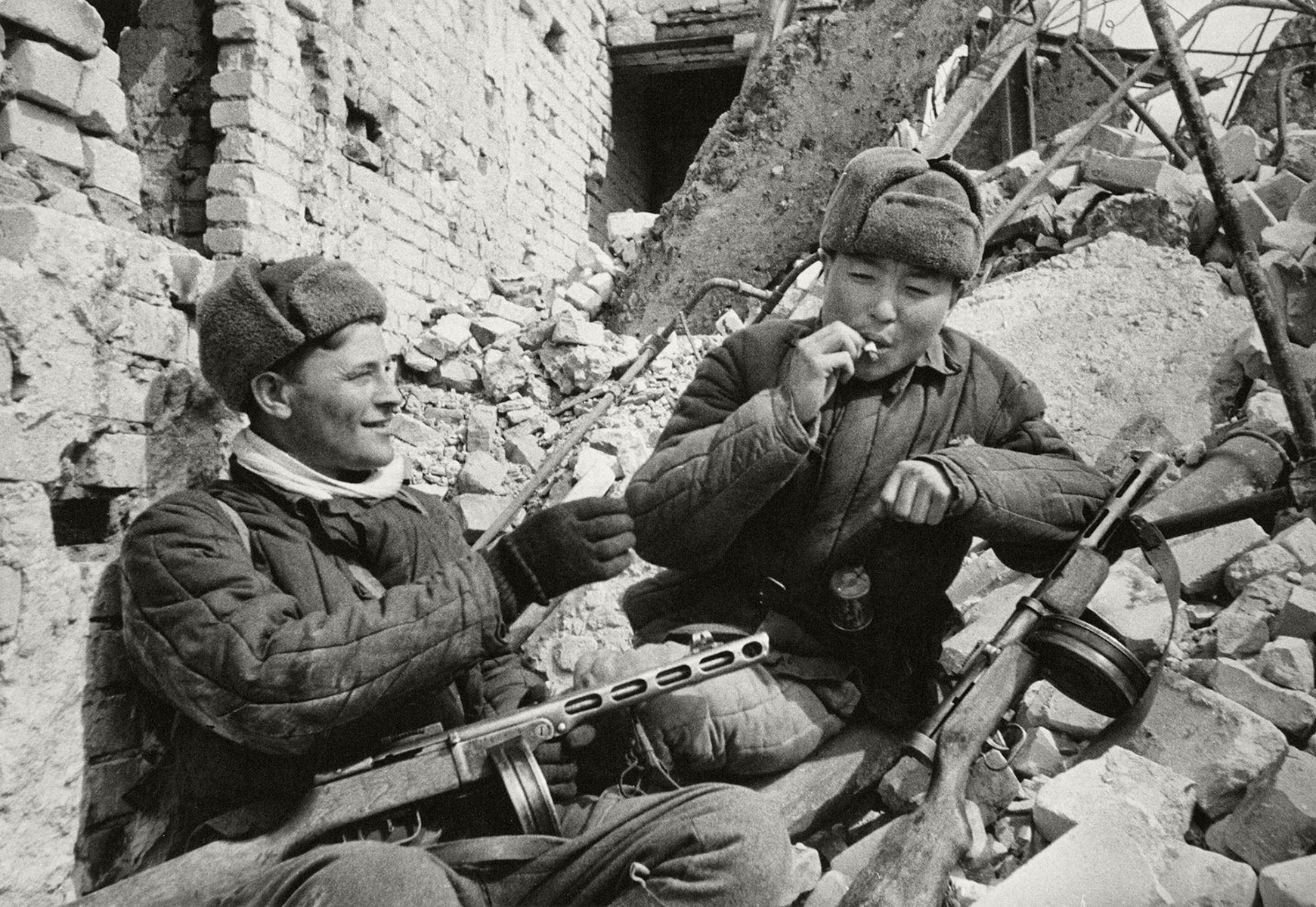Советские солдаты в Сталинграде 1942