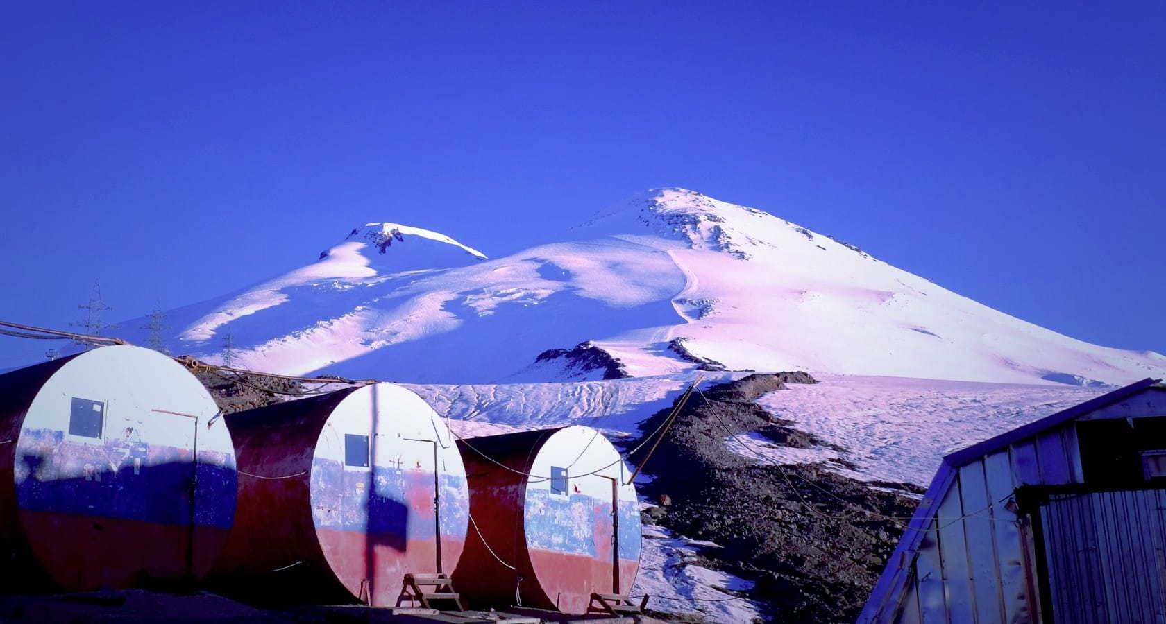 Кавказский бульвар 17 тц эльбрус. Кинотеатр эльбрус реконструкция. Каро эльбрус. Каро эльбрус. Районный центр эльбрус.