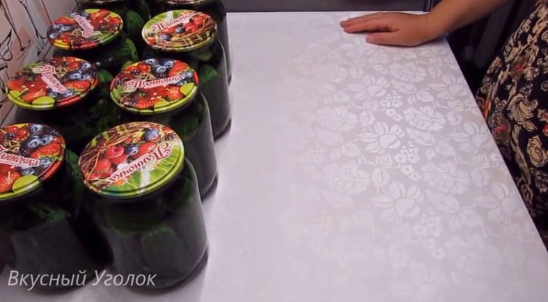 Приготовление маринованных огурцов на зиму с уксусом: шаг 11
