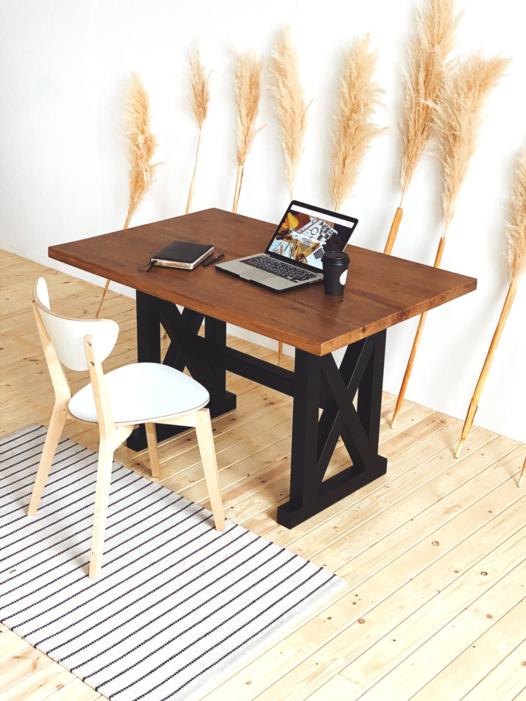 Мебель и изделия из металла и дерева на заказ.