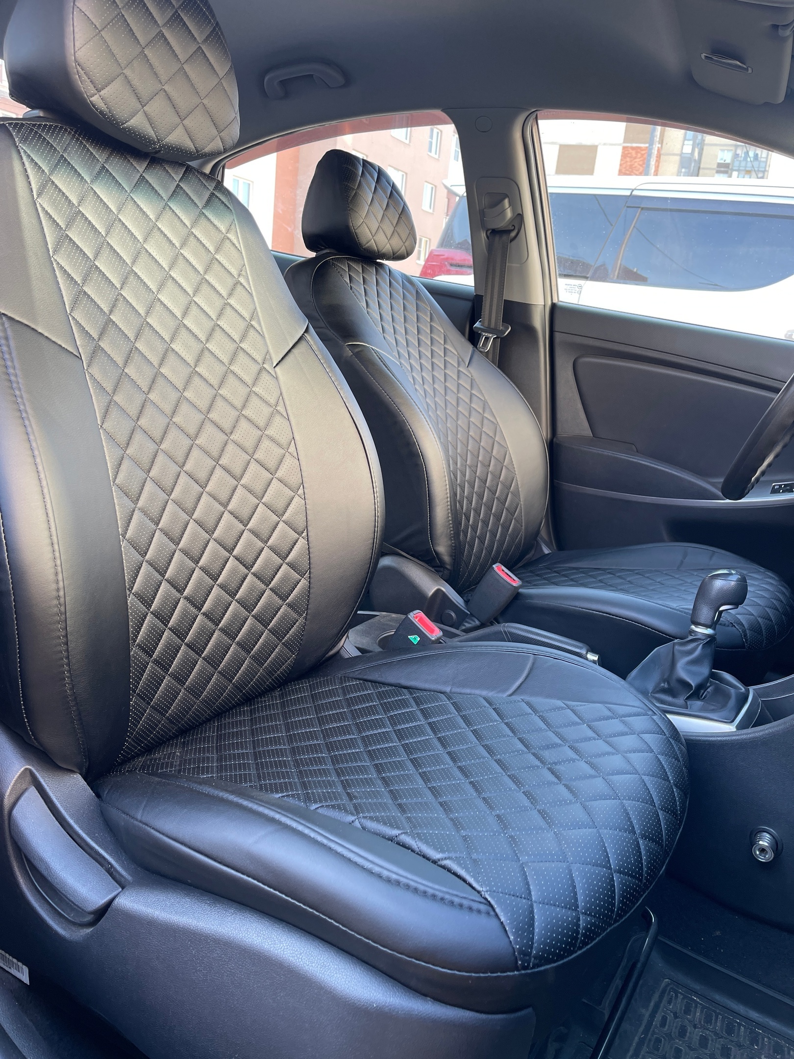 Чехлы на сидения для Hyundai Solaris от фабрики «Светлана»