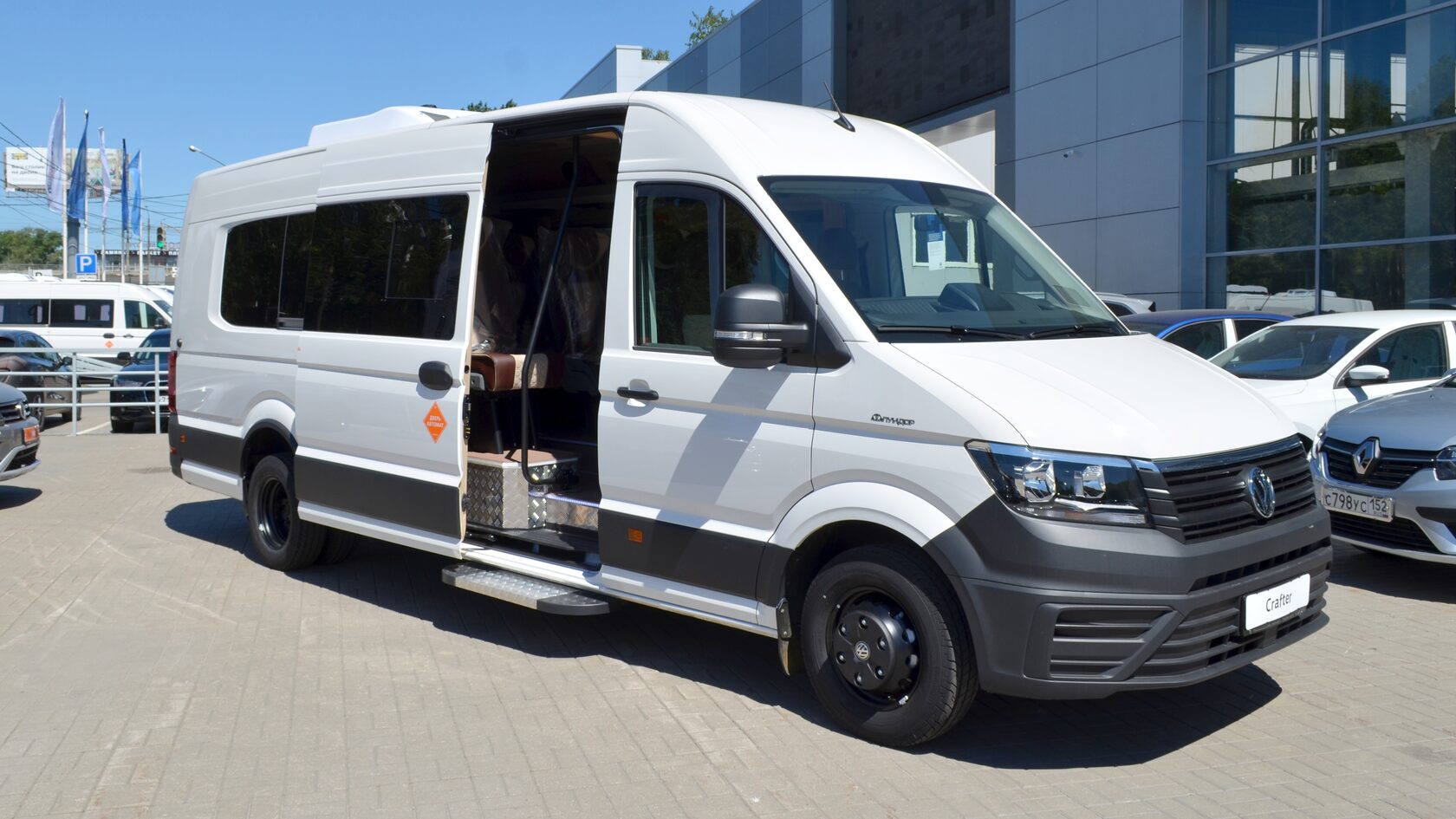 Купить туристический автобус Люкс Volkswagen Crafter 50 | Официальный дилер  Луидор-Авто