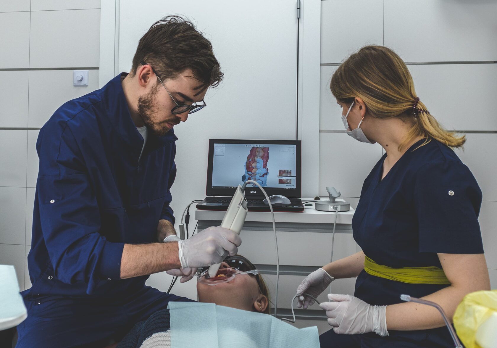 Mark Radzhabov scans the oral cavity to create a treatment plan