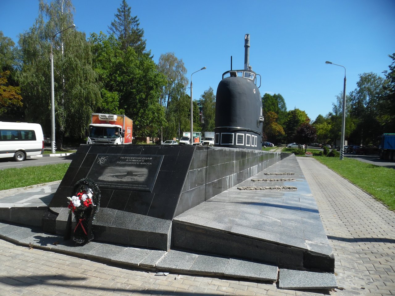 Подводная лодка в Обнинске памятник