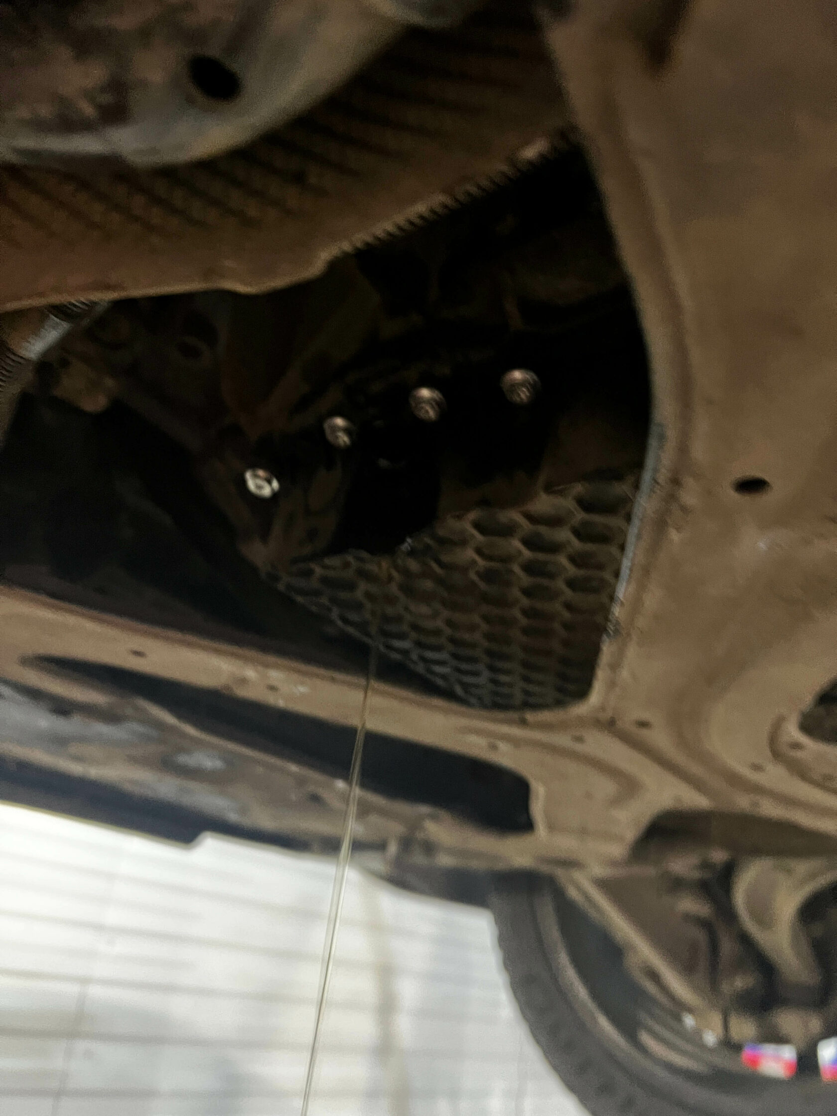 Проверяем уровень строго при температуре масла 35-45 градусов