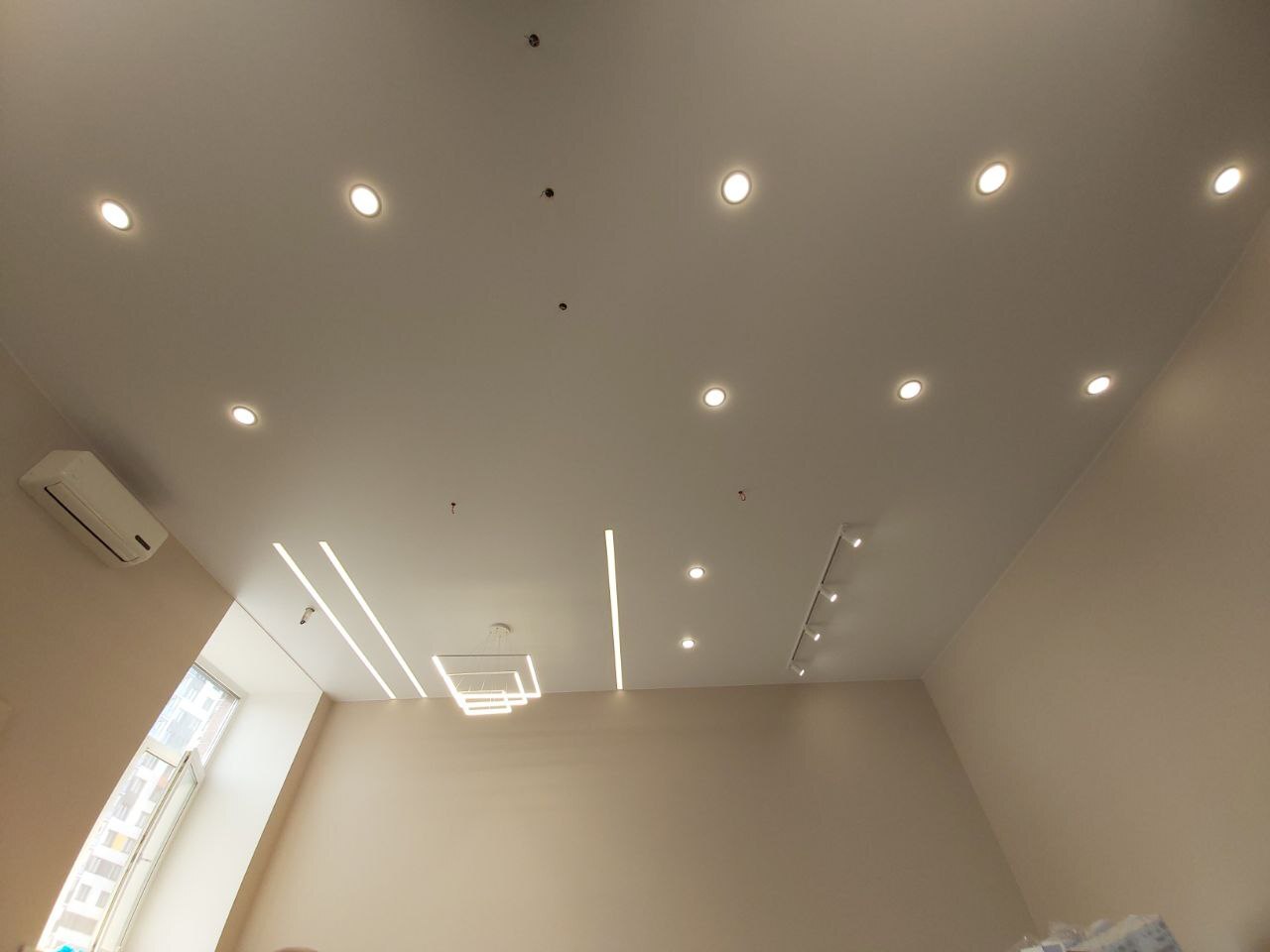 точечные светодиодные светильники на натяжной потолок
