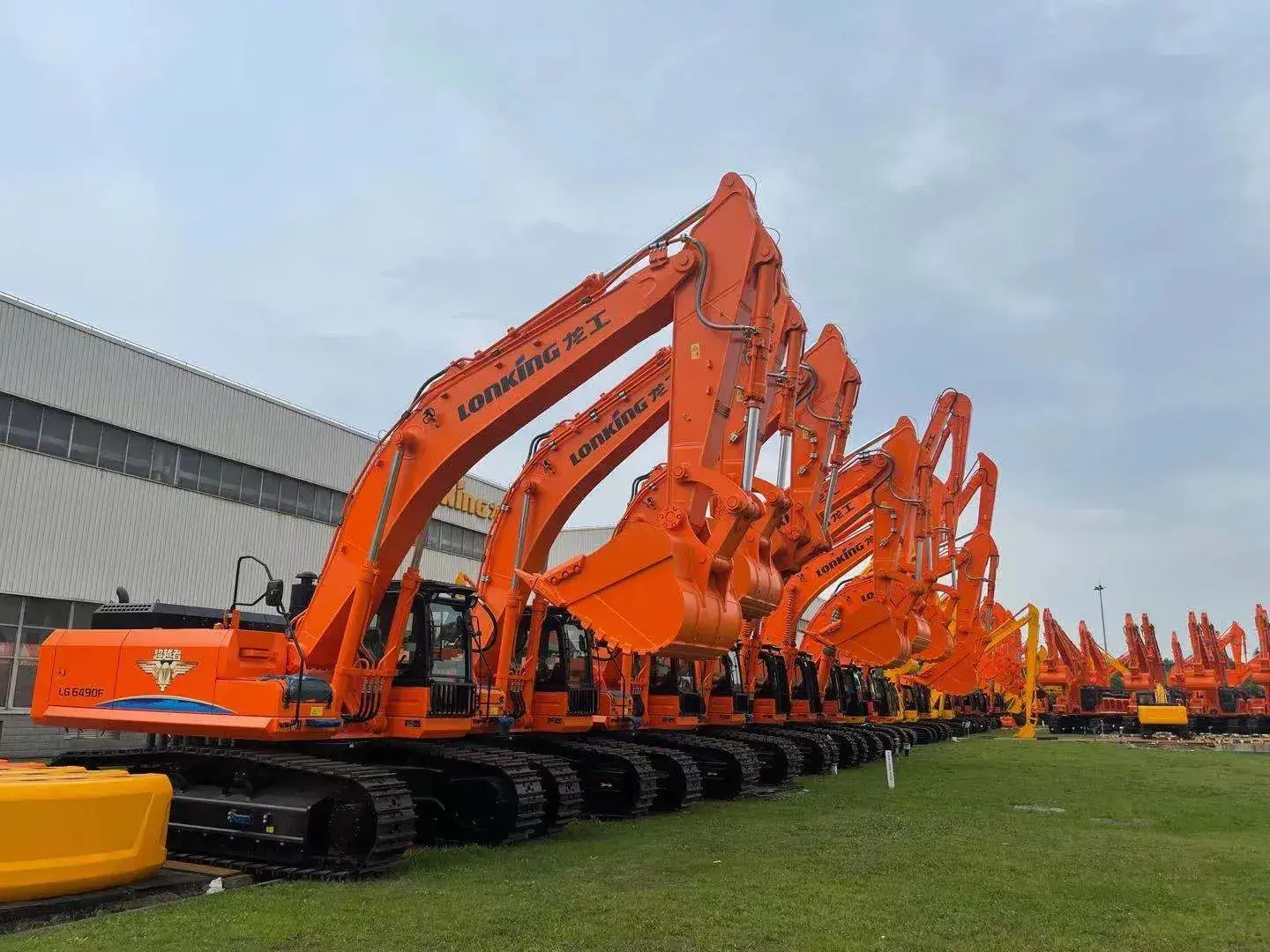 Гусеничный экскаватор LONKING CDM 6490