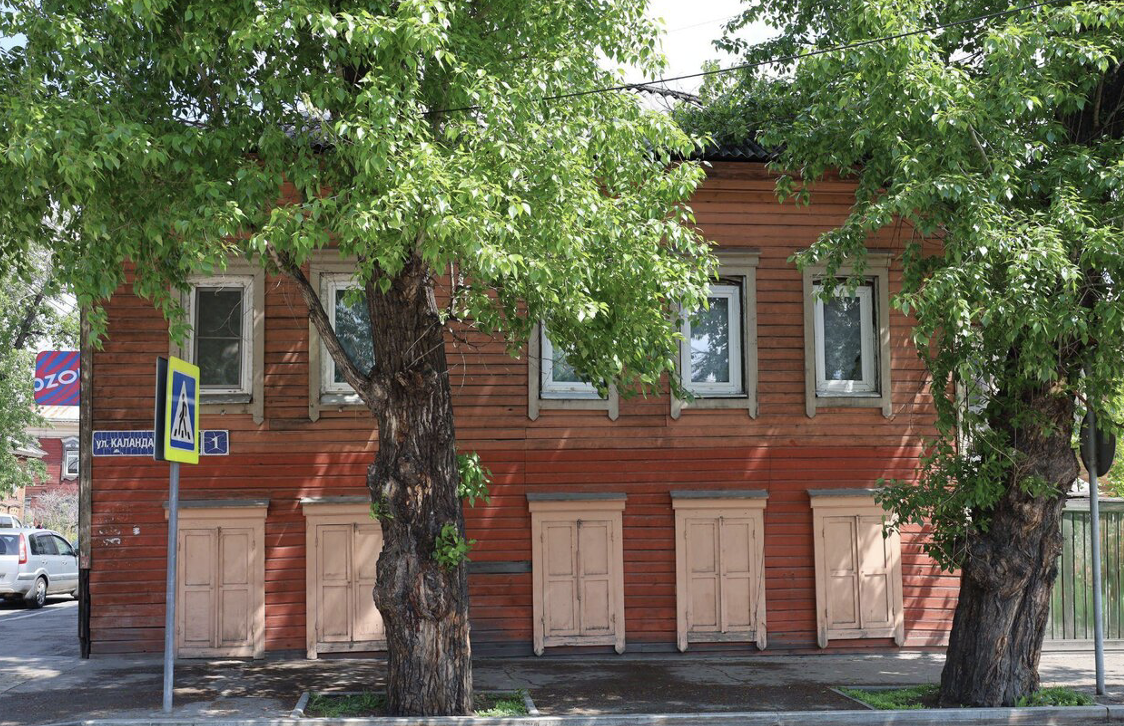 Фасад дома: Каландаришвили, 1
