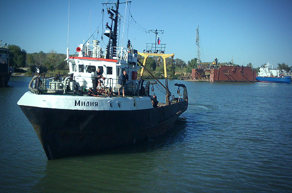 Буксировка судна «МИДИЯ» Азов - Астрахань