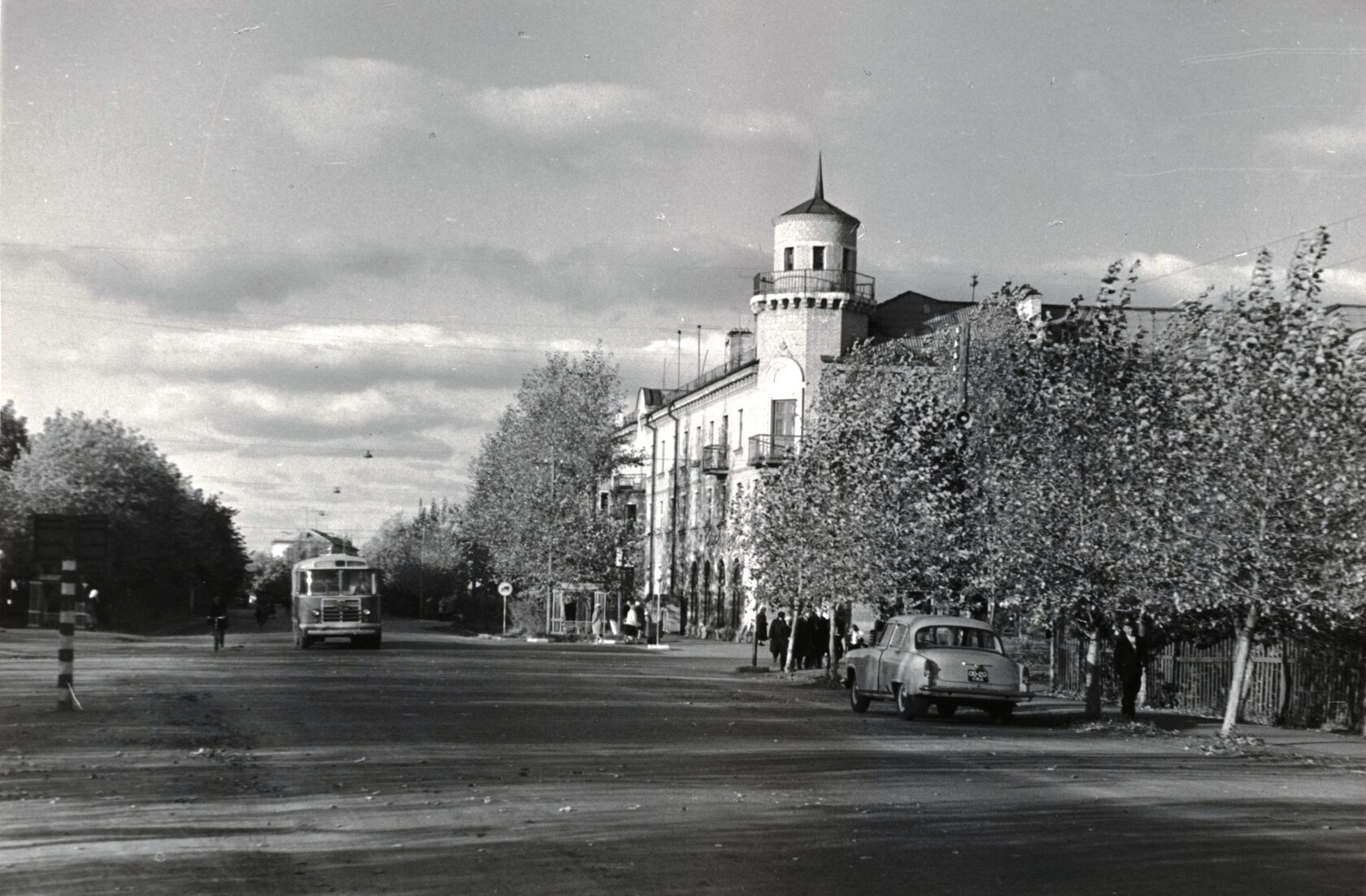 Дом с башней по ул. Олега Кошевого, 9. 1960-е гг.