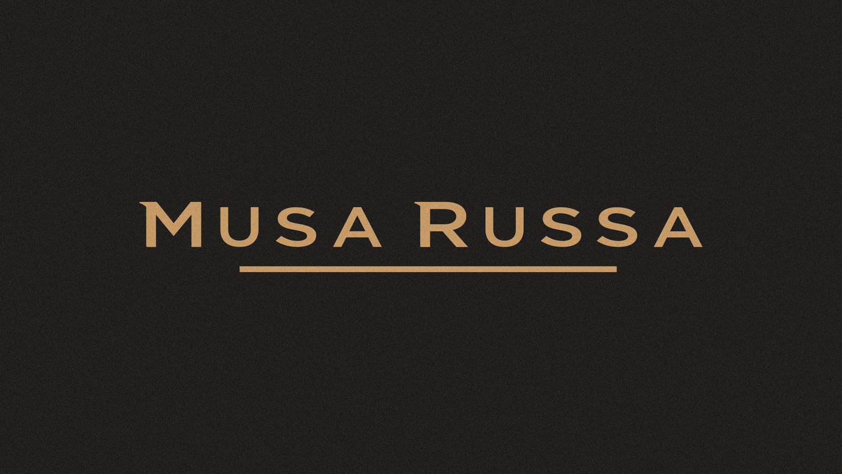 Логотип Musa Russa: золотые буквы на чёрном фоне