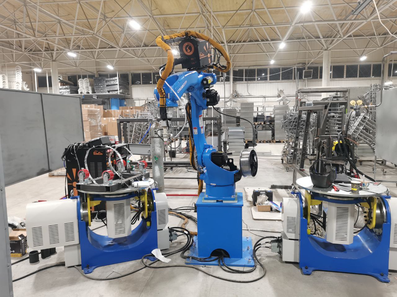Сварочный робот CRP на производстве инженерной сантехники и водогрейного оборудования