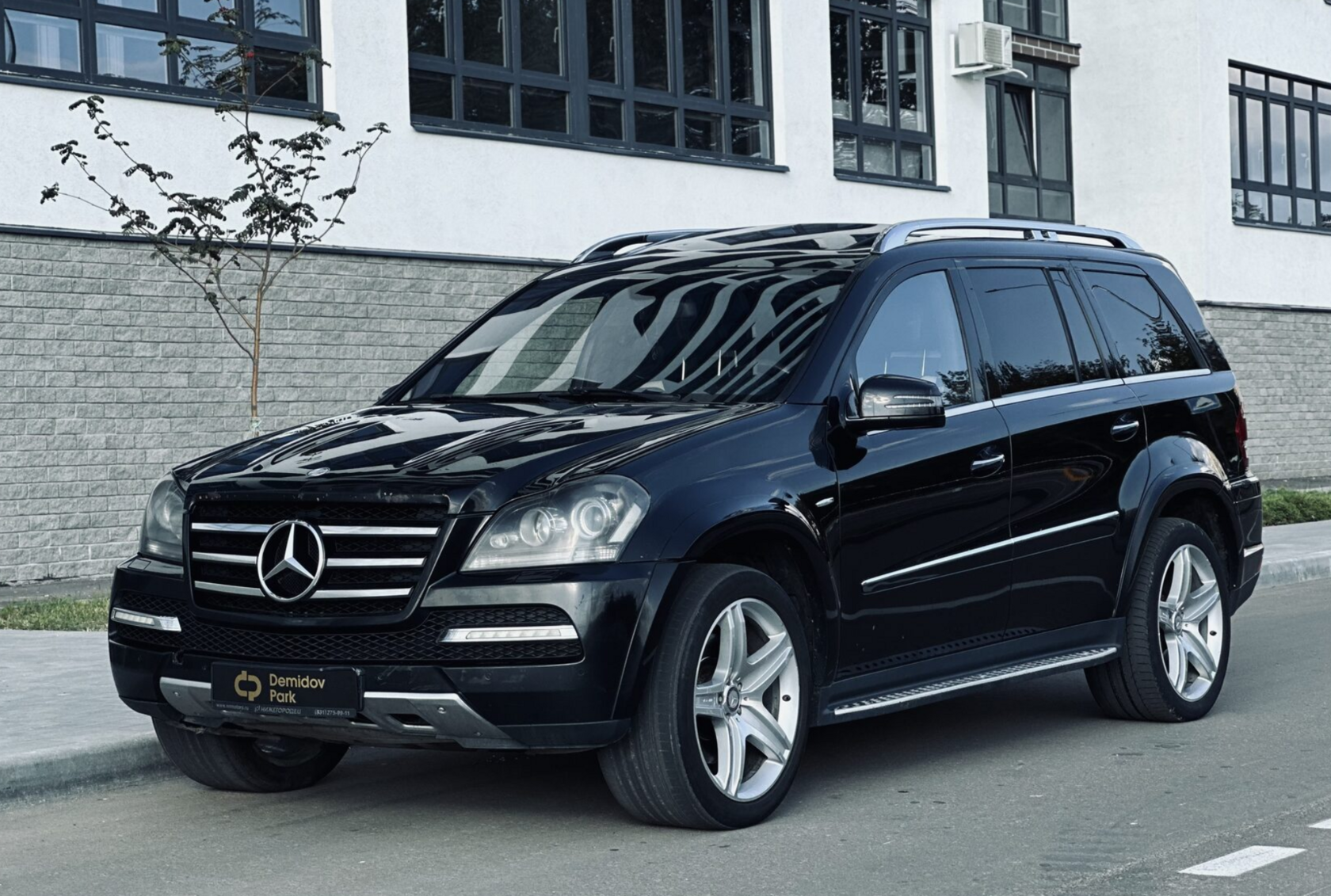 Аренда Mercedes-Benz GL500 в Нижнем Новгороде ДемидовПарк автопрокат