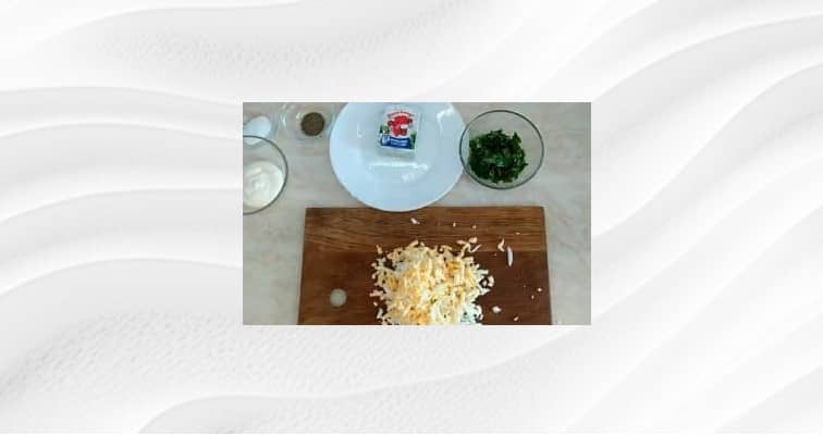 Приготовление паштета из шпрот с яйцом и плавленным сыром: шаг 3