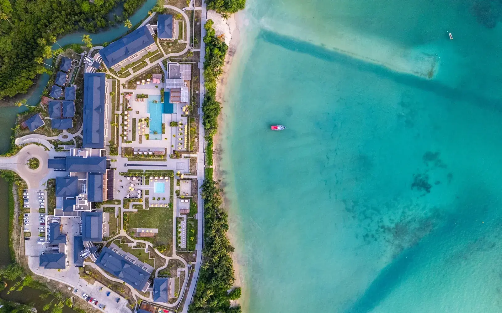 Территория и пляж Canopy By Hilton Seychelles Resort с высоты