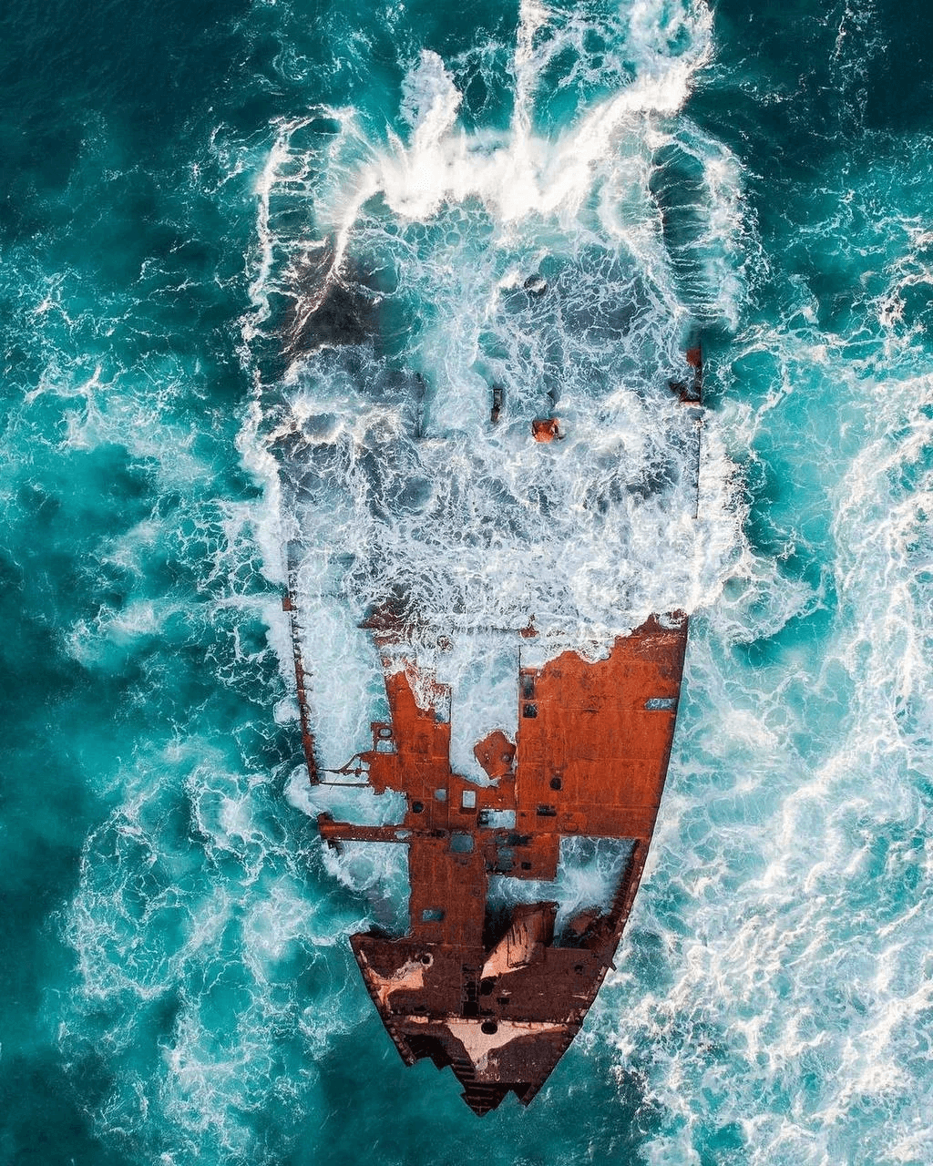 Фото затонувшего коробля с вертолета Владивосток