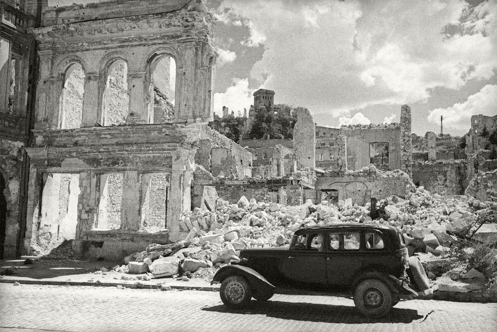 Окружающий мир после великой войны. Севастополь май 1944. Разрушенный Севастополь 1942. Разрушенные здания Севастополя 1944.