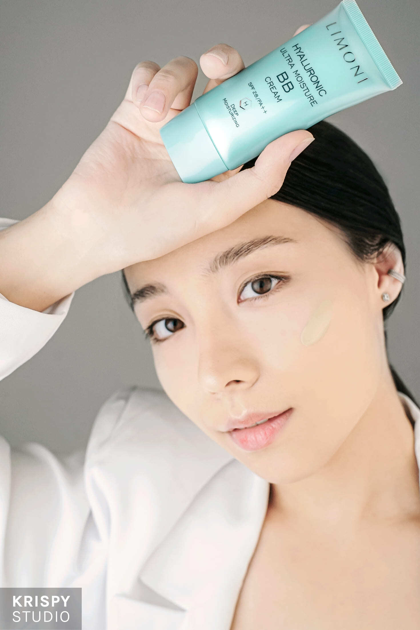 Профессиональная съемка модели с BB Cream Limoni: подбор образа, студия, реквизит, макияж и стилист.