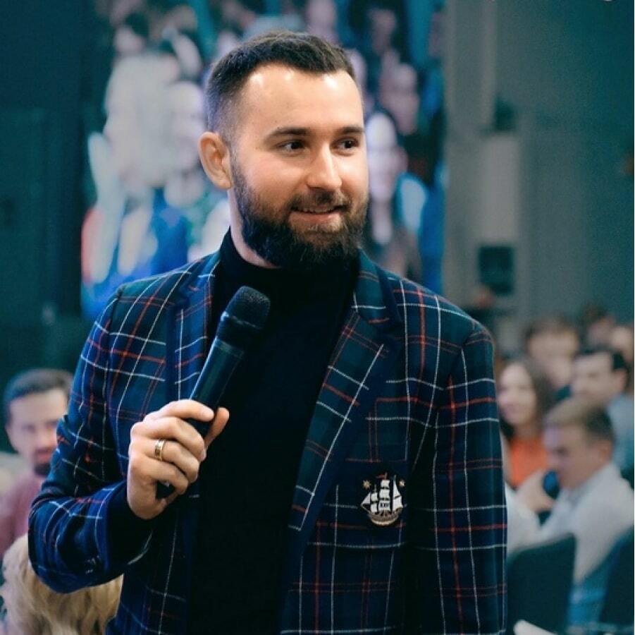 пятитысячные купюры в руках. реальный миллион. миллион евро. дашкиев бизнес молодость. миллион евро фото.