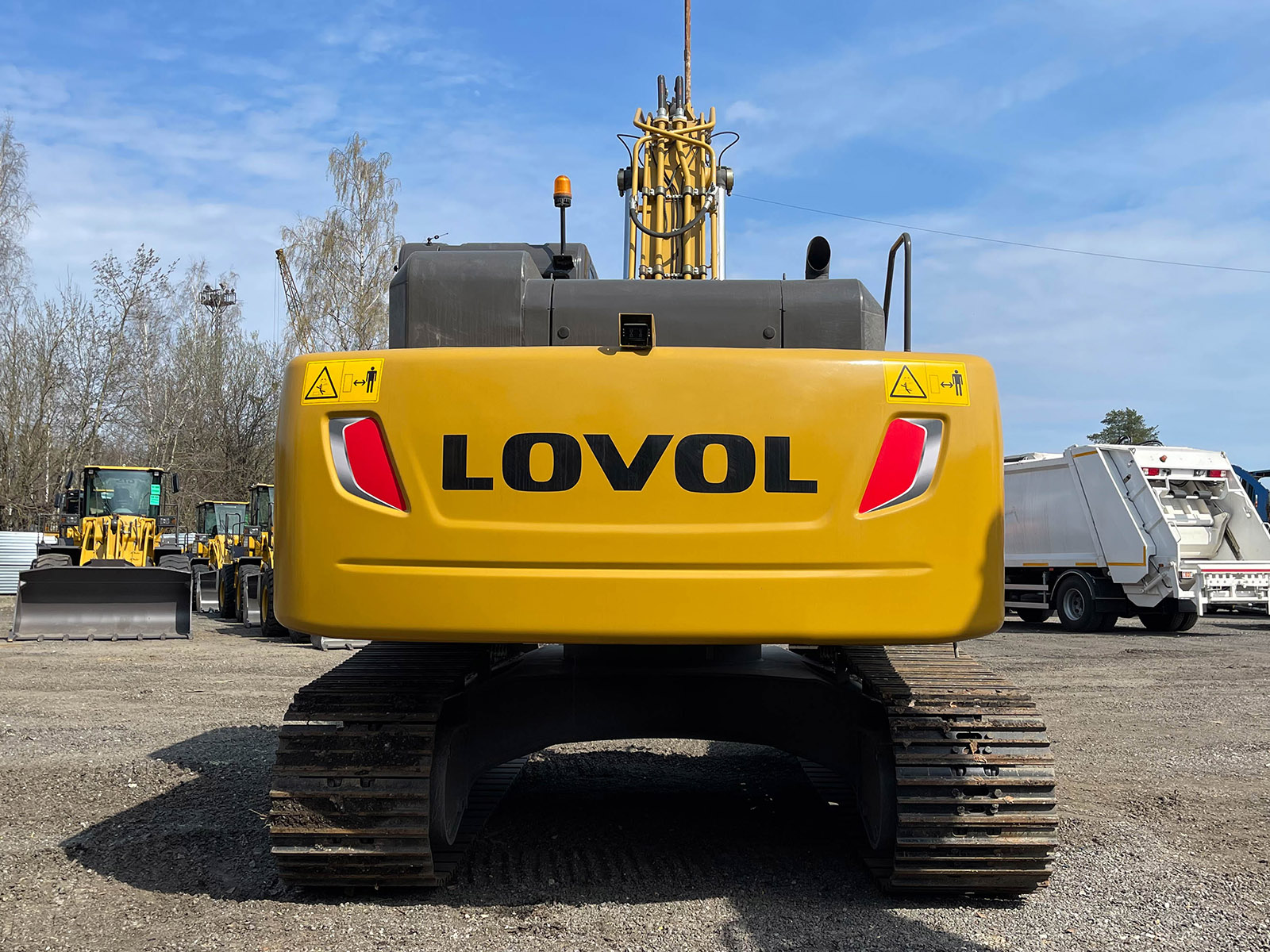 Fr 245. Lovol 225 экскаватор. Экскаватор lovol fr330d. Lovol fr245e2. Экскаватор fr225.