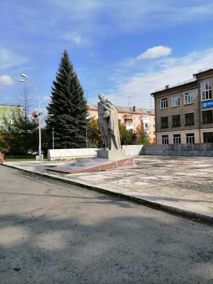 Скульптура неизвестному солдату, г. Полевской, Сентябрь 2019 г. — фото 21