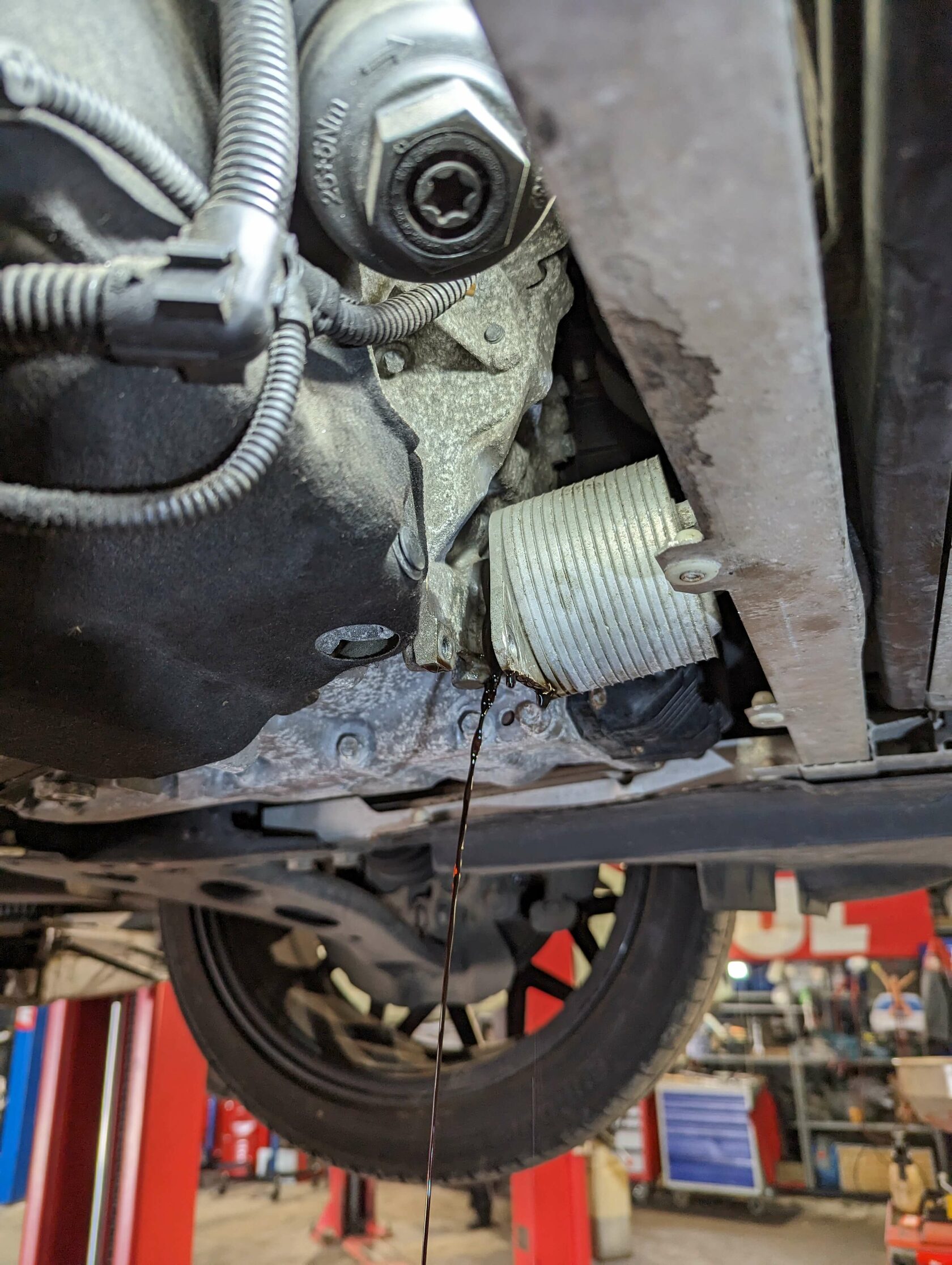 BMW X2 F39 аппаратная замена масла Aisin