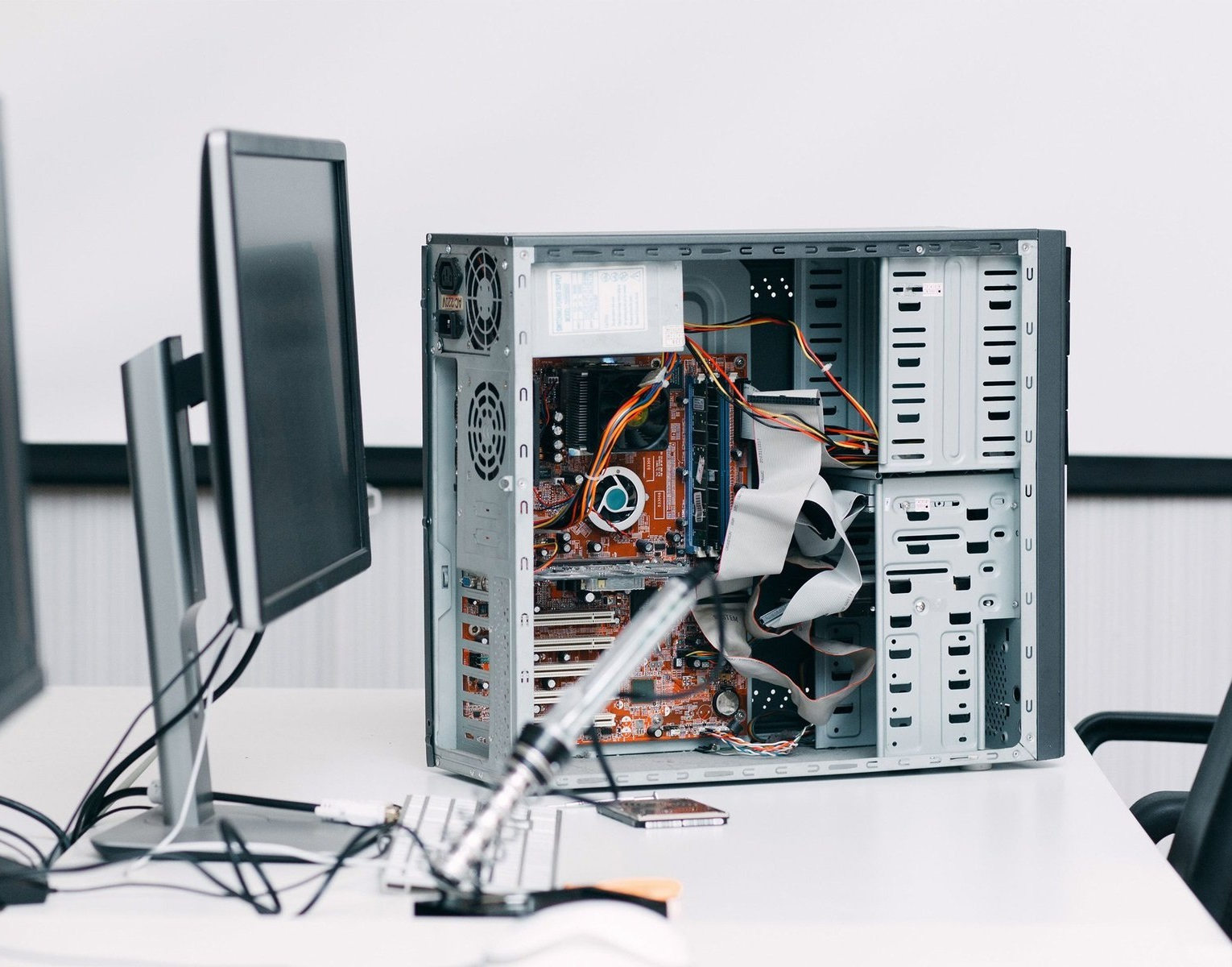 Чистый компьютер. Починка компьютера. Обслуживание пк. Чистка обслуживание пк. Как обслуживать пк.