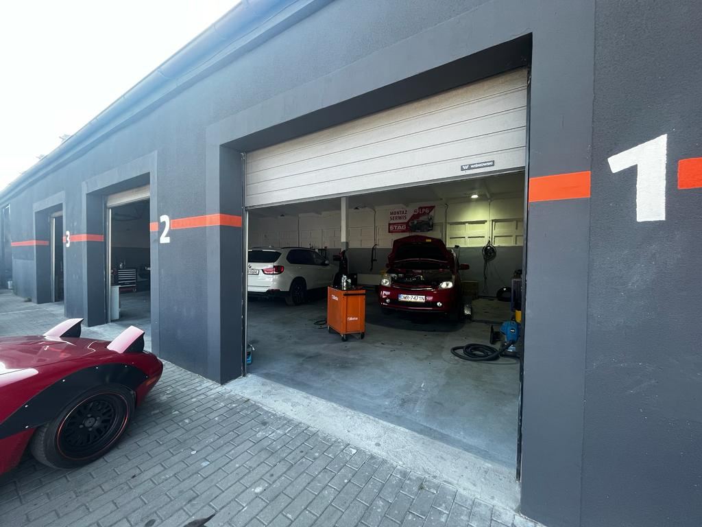 Budynek warsztatu ALMA AUTO przy ul. Krzemienieckiej 46C
