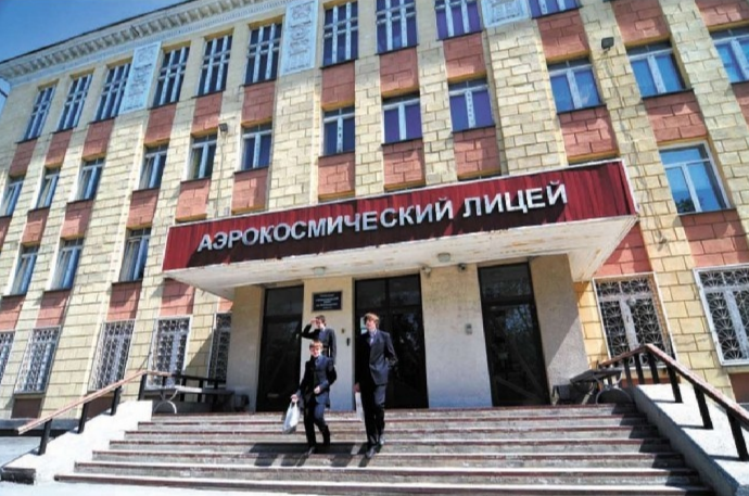 Аэрокосмический лицей имени Ю.В. Кондратюка, главный вход