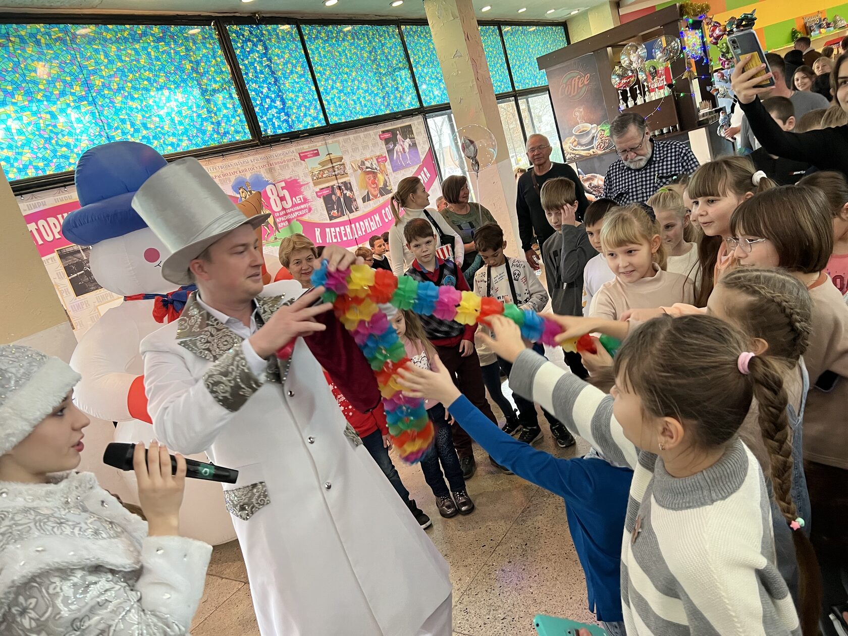 гастроли цирка. цирк. новогодняя феерия цирк краснодар. новогоднее цирковое представление. новогодняя феерия цирк краснодар.