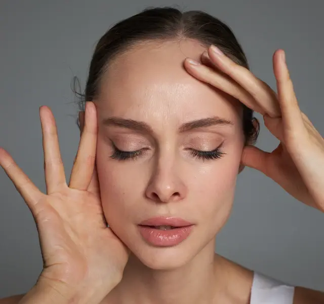 Процедура вакуумного гидропилинга лица в клинике Uniqderm на аппарате Hydrafacial