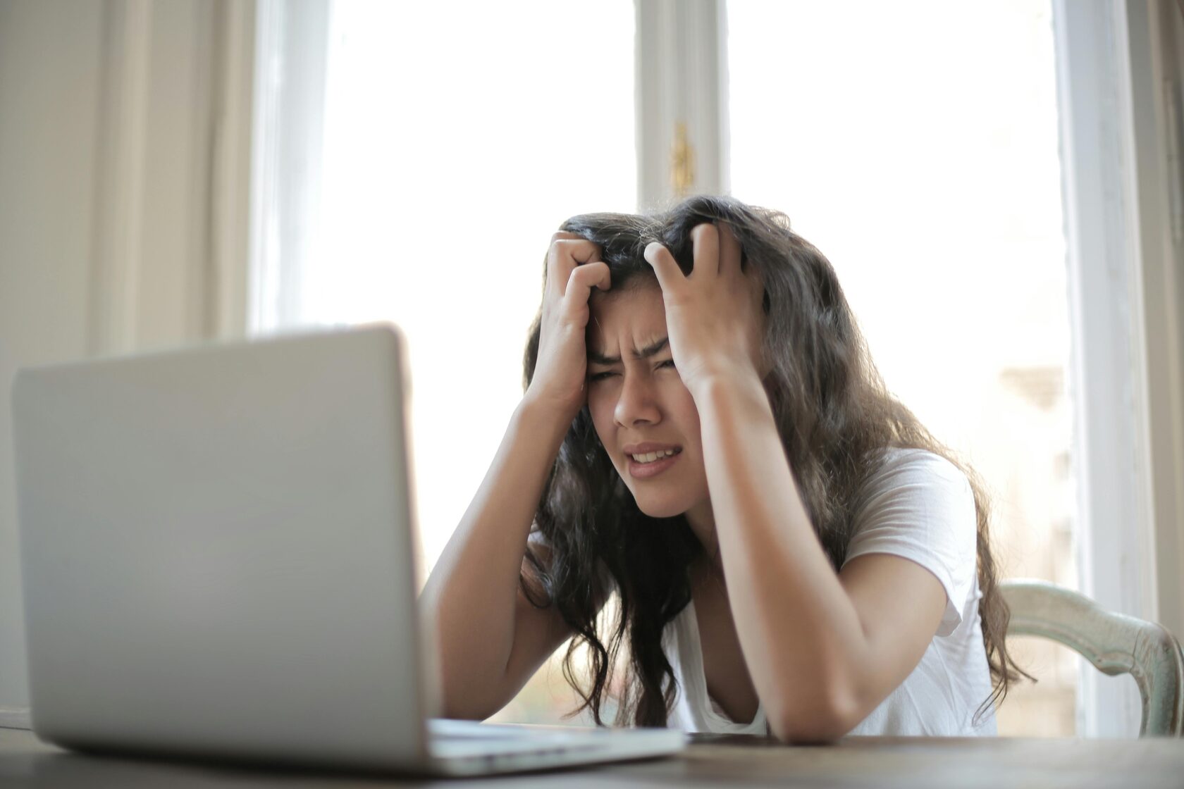 El Burnout Académico en Adolescentes: Una epidemia silenciosa que demanda atención urgente